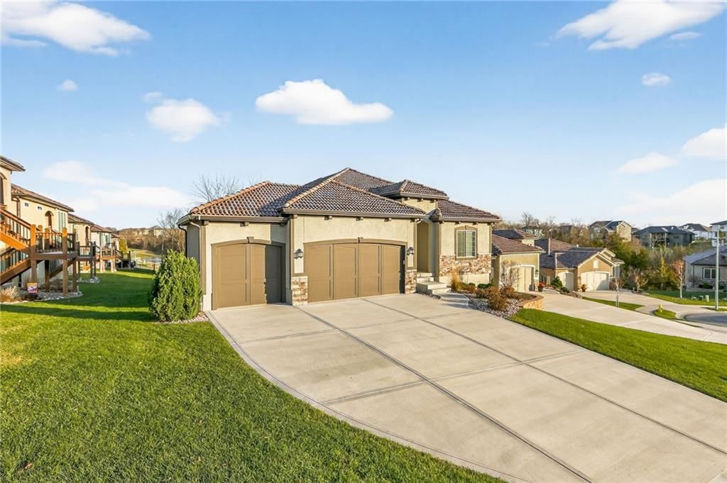 433 NW Kaylea Court — photo 3