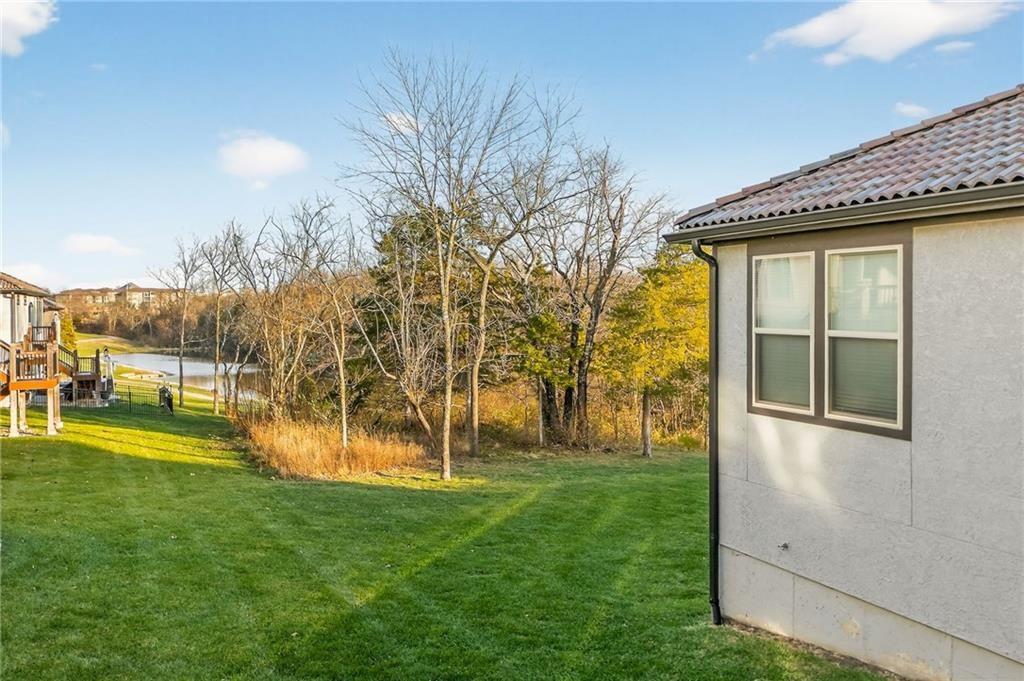 433 NW Kaylea Court — photo 4