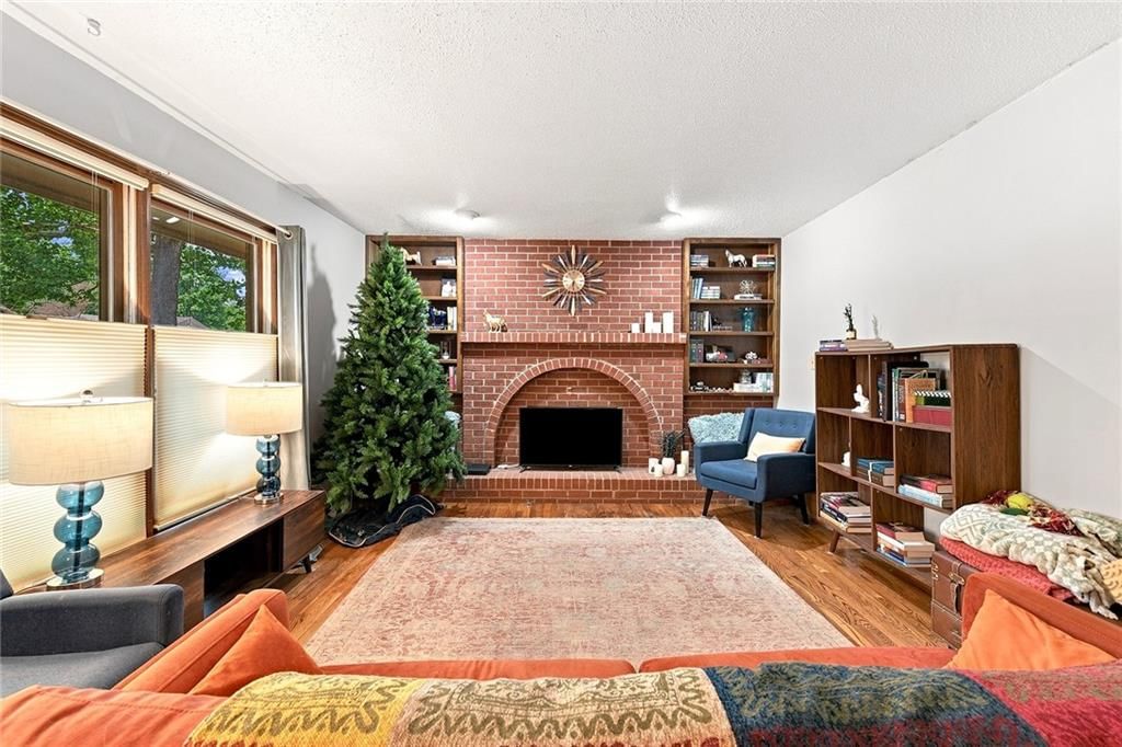 Photo 6 of 27 - 2509 10th Avenue, Leavenworth, KS 66048