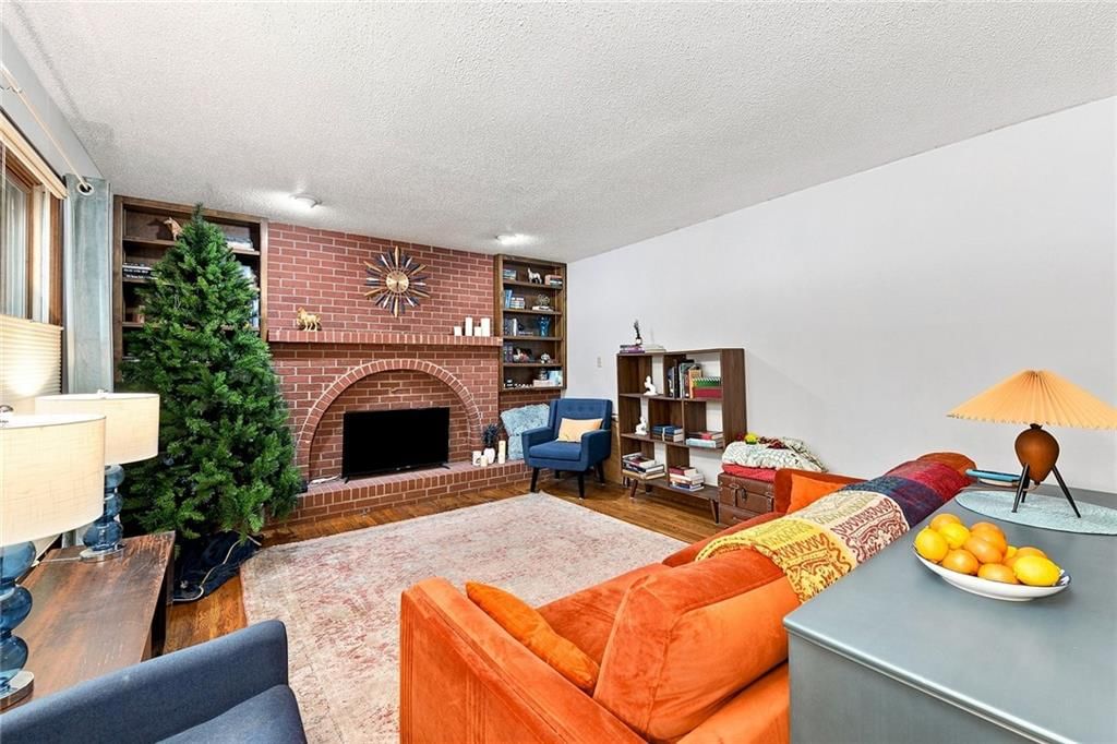 Photo 7 of 27 - 2509 10th Avenue, Leavenworth, KS 66048