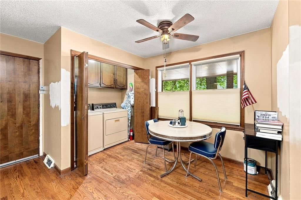 Photo 9 of 27 - 2509 10th Avenue, Leavenworth, KS 66048