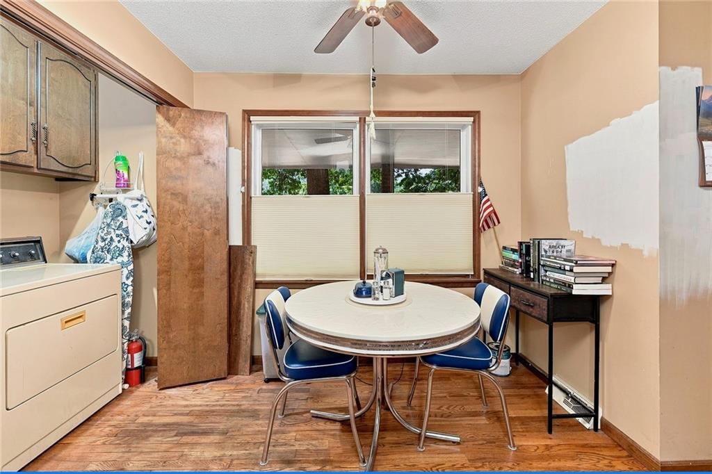 Breakfast nook at 2509 10th Avenue, Leavenworth, KS 66048