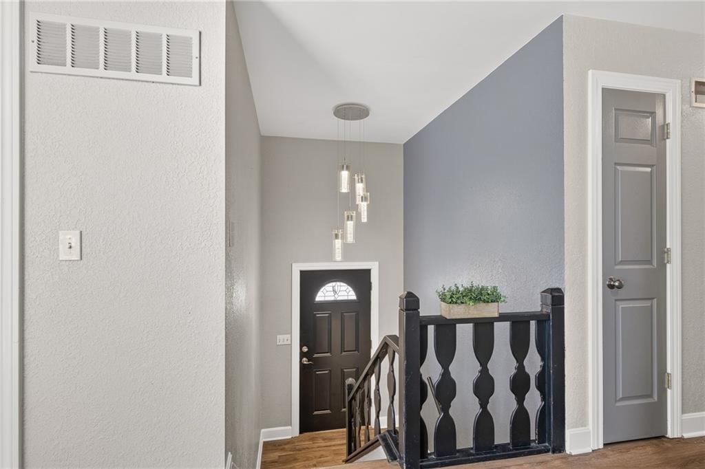 719 S 6th Street — photo 3