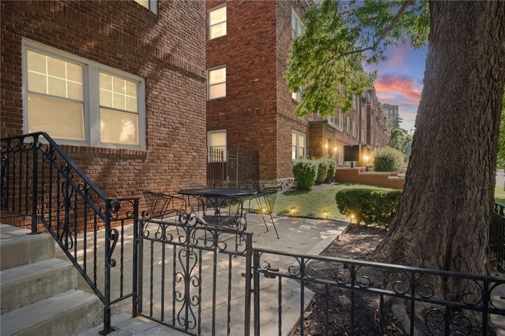 212 Emanuel Cleaver II Boulevard — photo 1