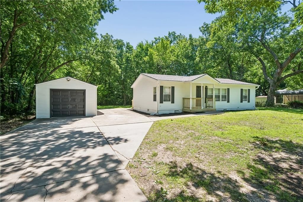 125 Gould Street, Tonganoxie, KS