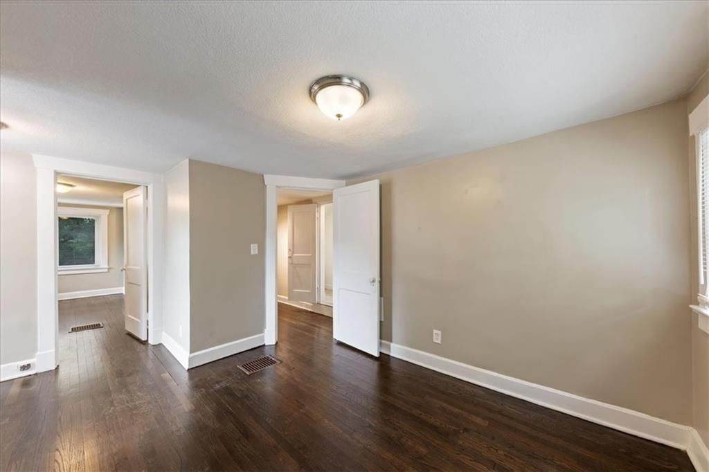 5723 Brooklyn Avenue — photo 17