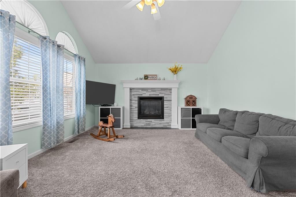 2102 Grant Circle — photo 9