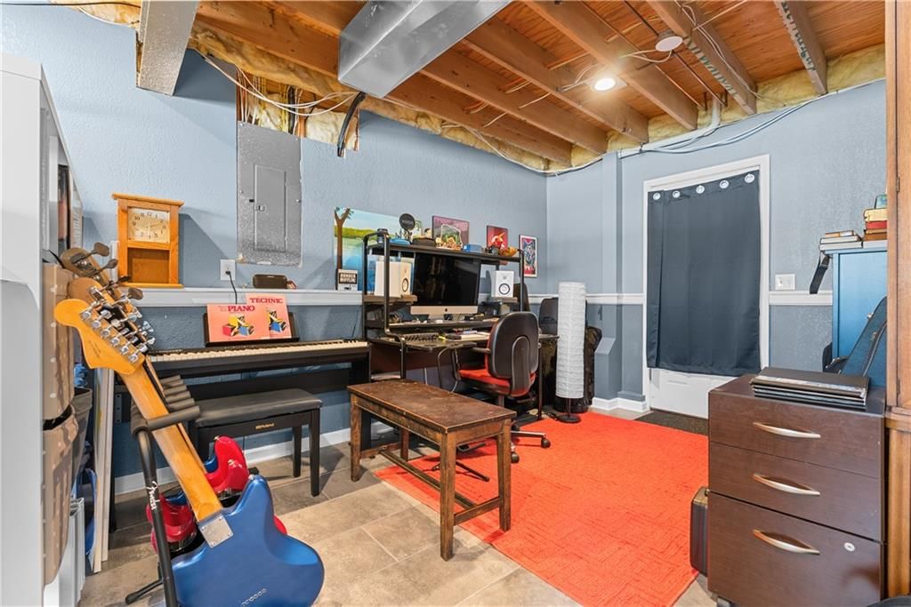 2102 Grant Circle — photo 24