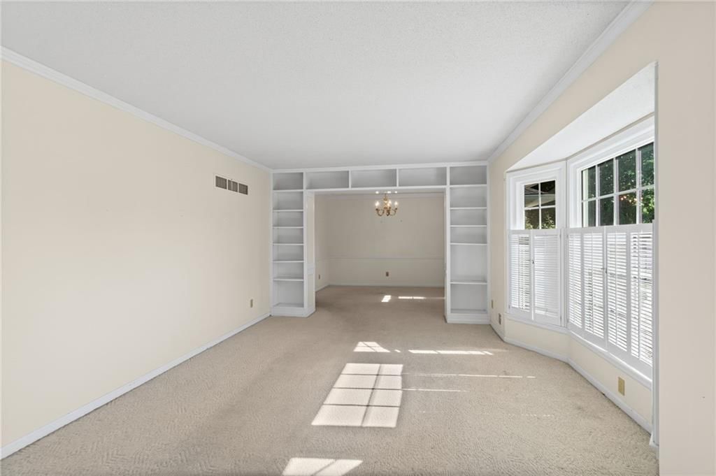 320 SE Westwind Drive — photo 4