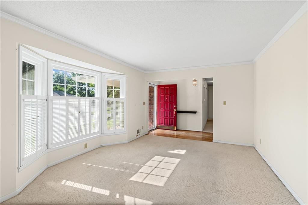 320 SE Westwind Drive — photo 5