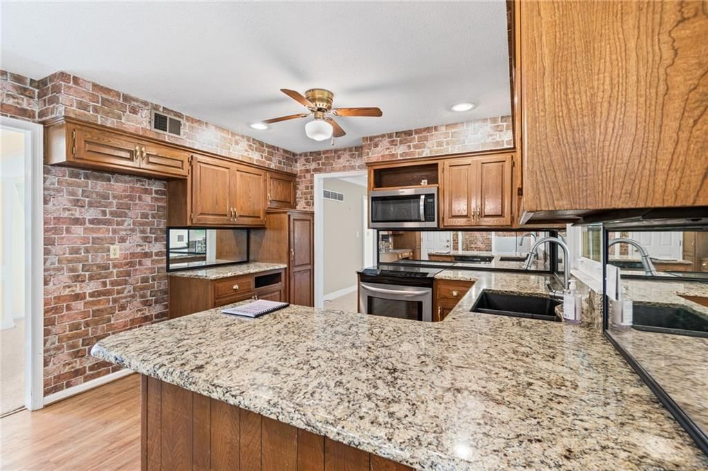320 SE Westwind Drive — photo 8