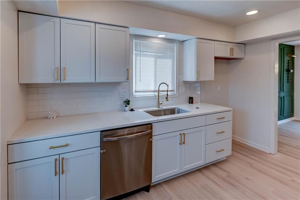 412 Deerfield Court — photo 9