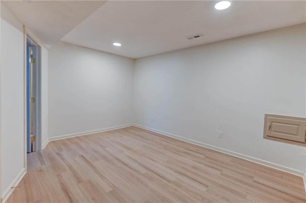 412 Deerfield Court — photo 37