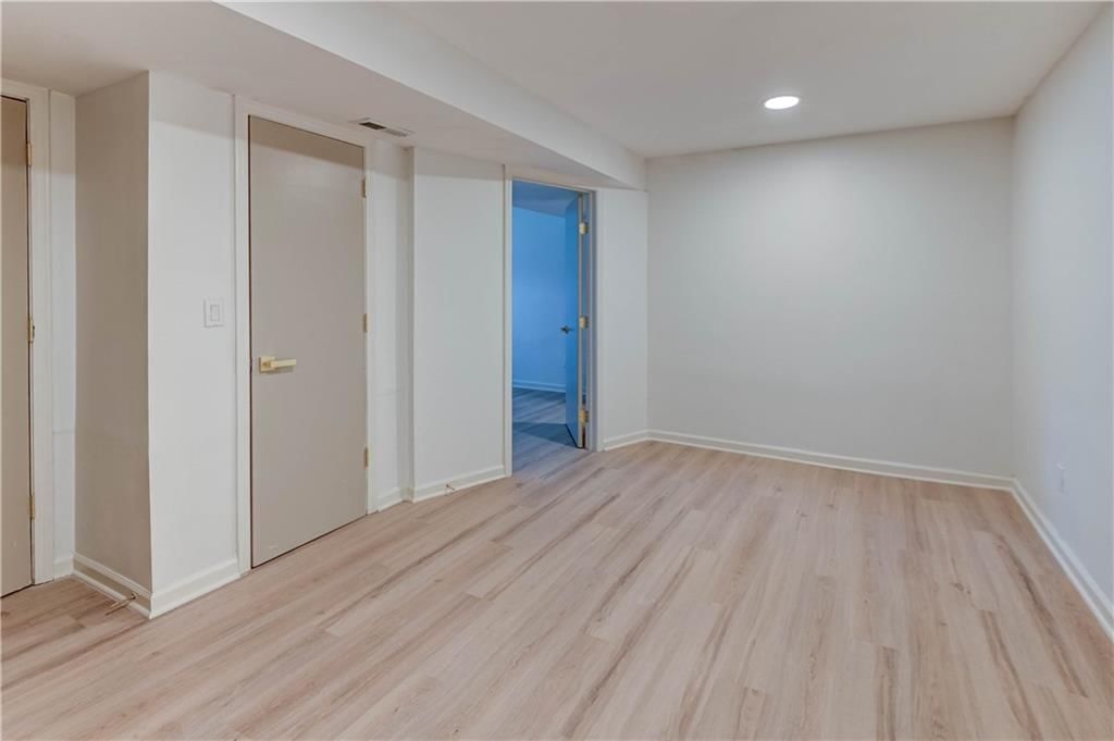 412 Deerfield Court — photo 38