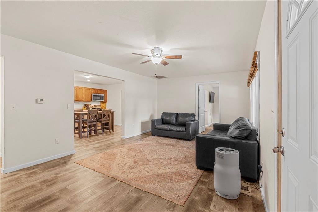 511 W Ashland Street — photo 14