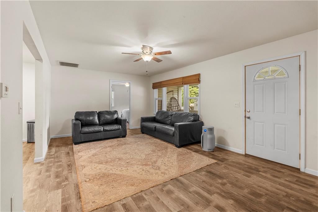 511 W Ashland Street — photo 15