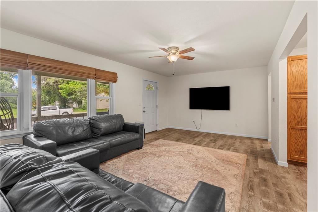 511 W Ashland Street — photo 16