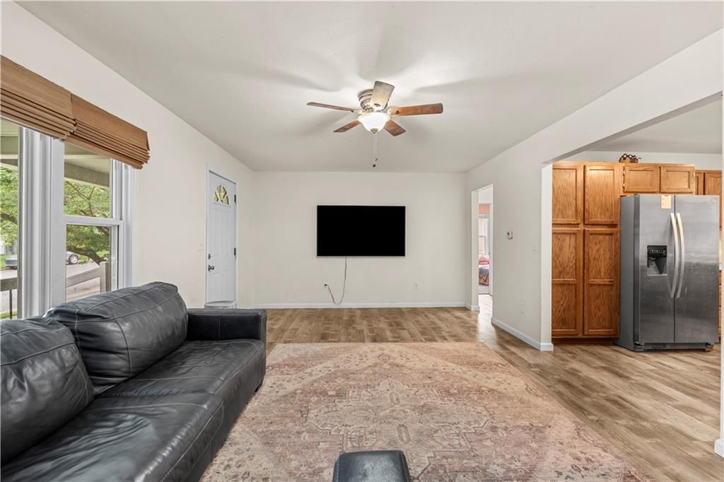 511 W Ashland Street — photo 18