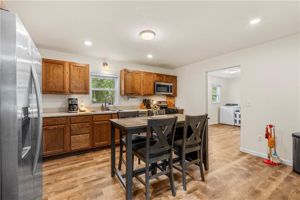 511 W Ashland Street — photo 19