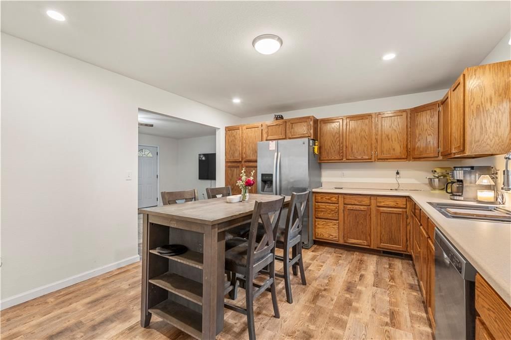 511 W Ashland Street — photo 21