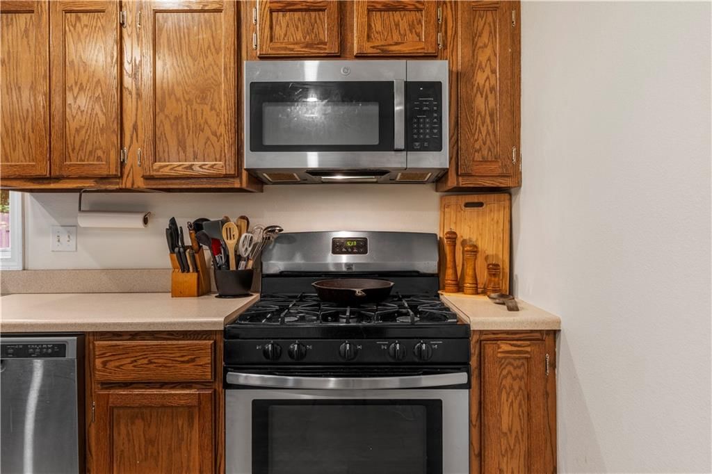511 W Ashland Street — photo 24