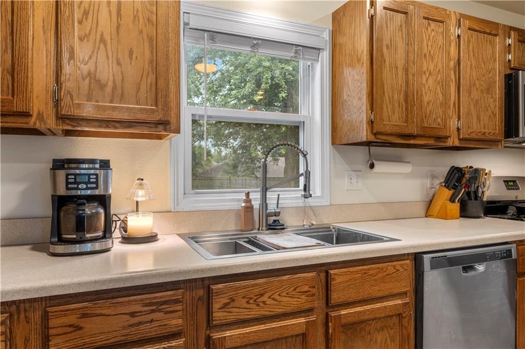 511 W Ashland Street — photo 27