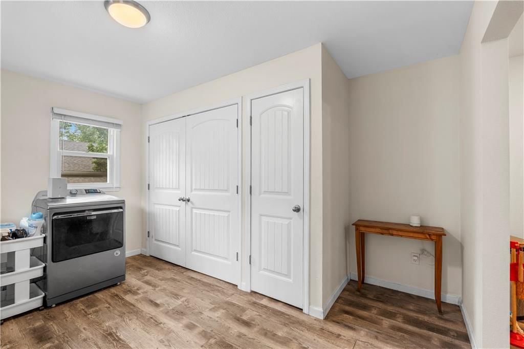 511 W Ashland Street — photo 29