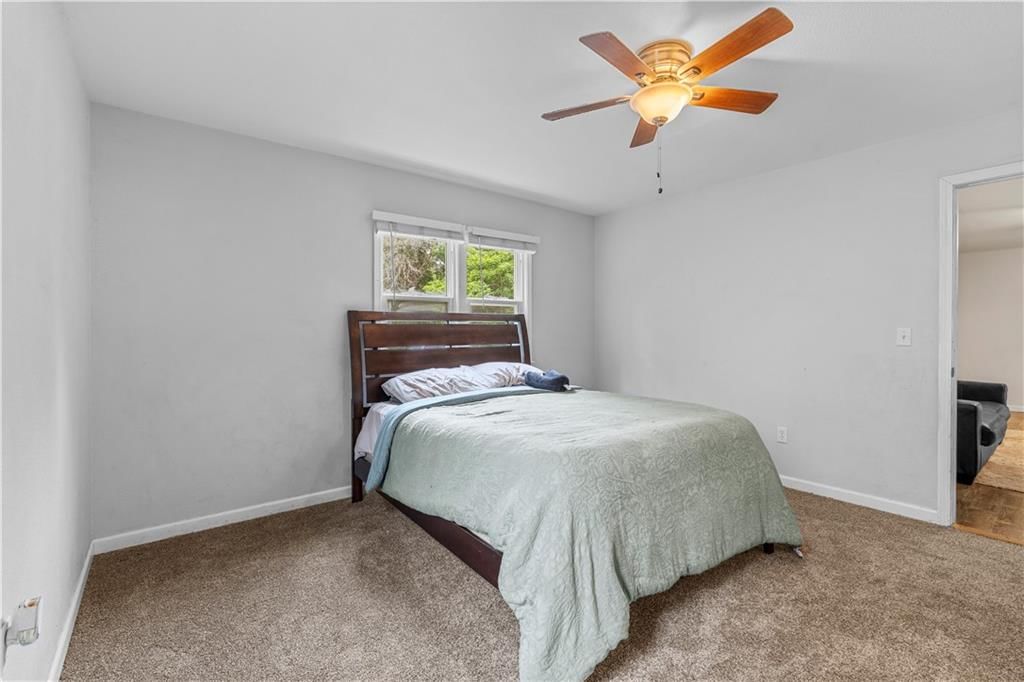 511 W Ashland Street — photo 32