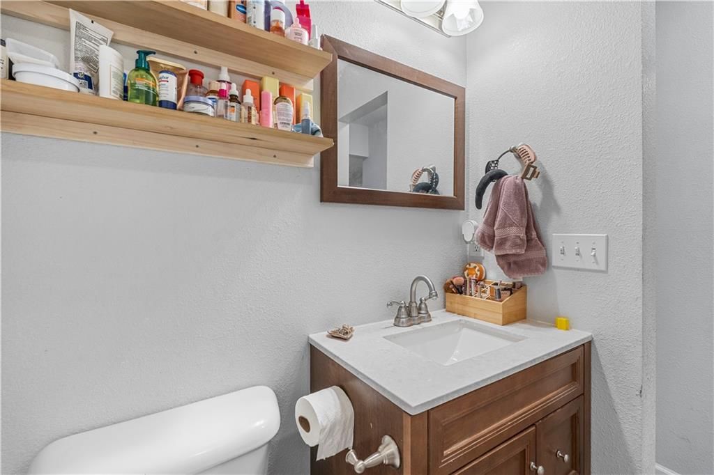 511 W Ashland Street — photo 37