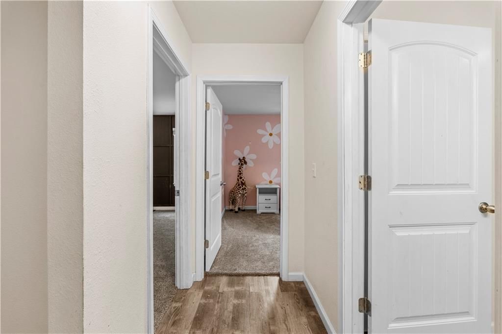 511 W Ashland Street — photo 39