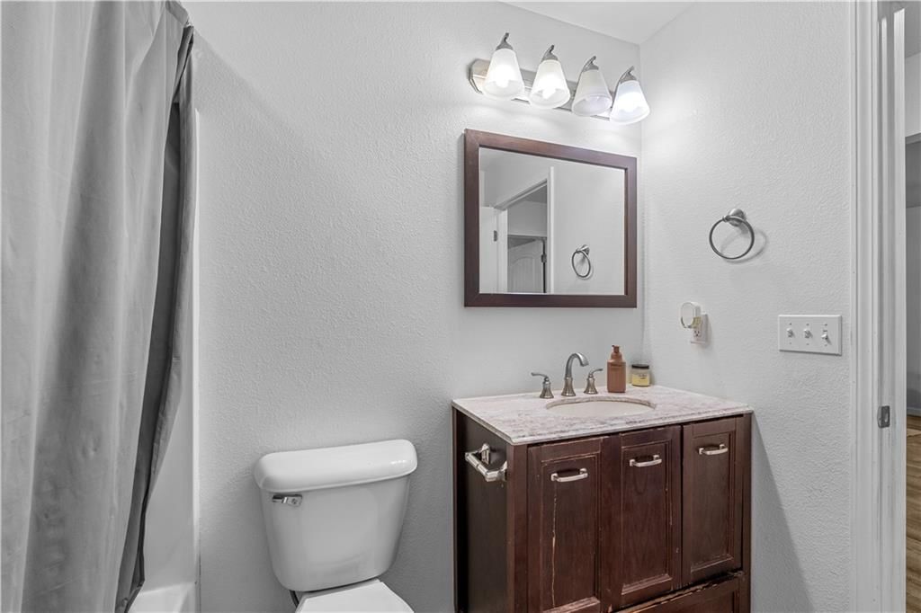 511 W Ashland Street — photo 42