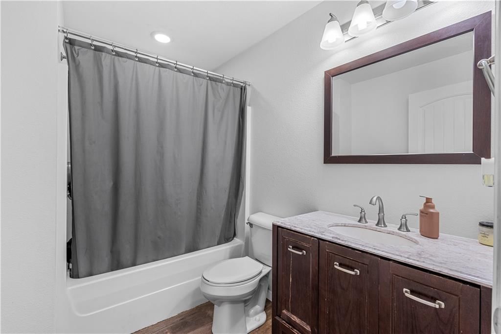 511 W Ashland Street — photo 43