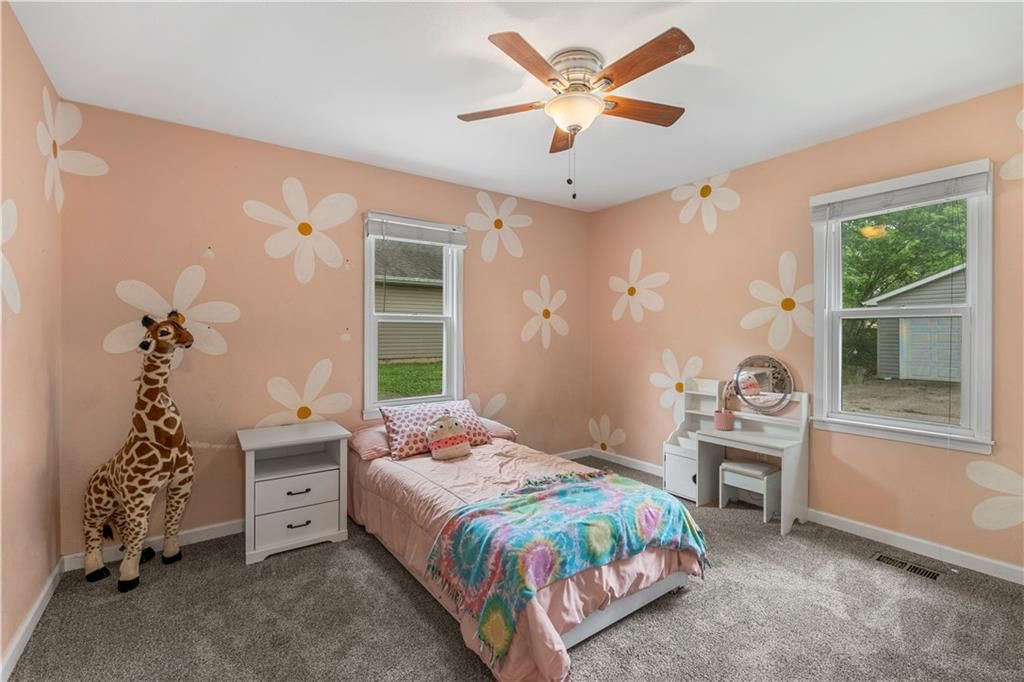 511 W Ashland Street — photo 45