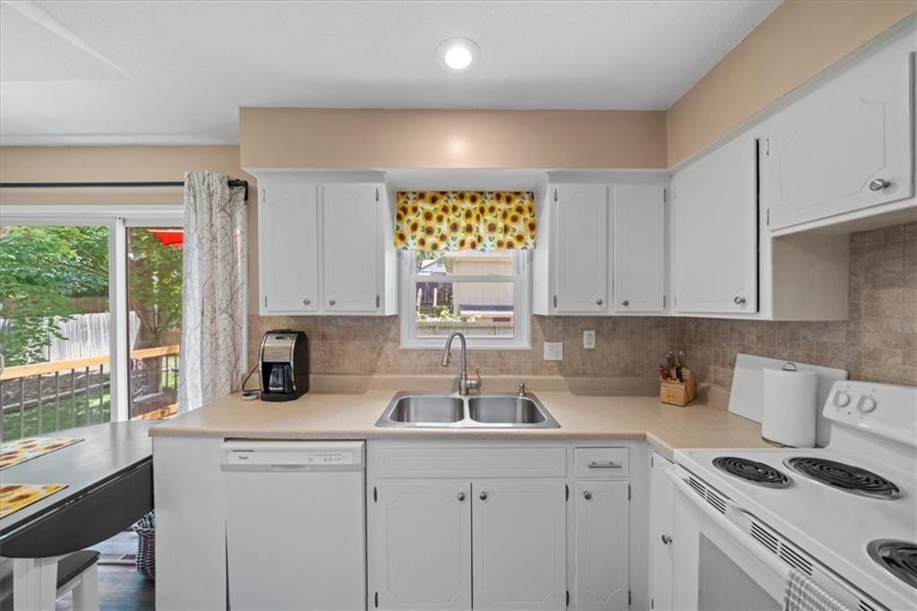 14213 W 94th Street — photo 8