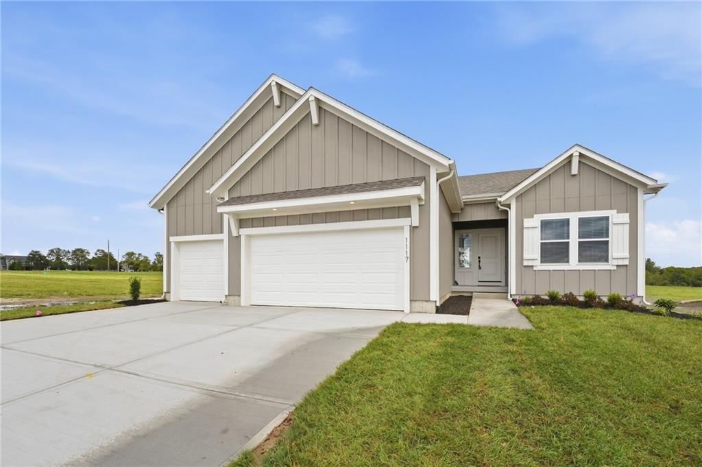 1117 Camelback Trail, Raymore, MO