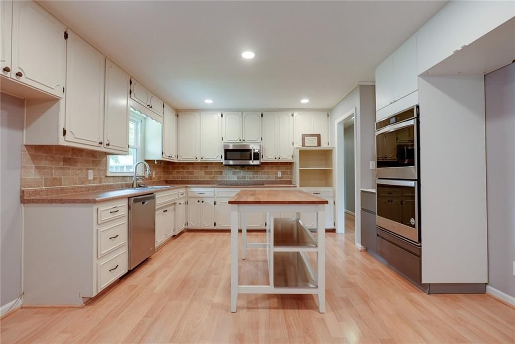 1400 NANCY Lane — photo 9