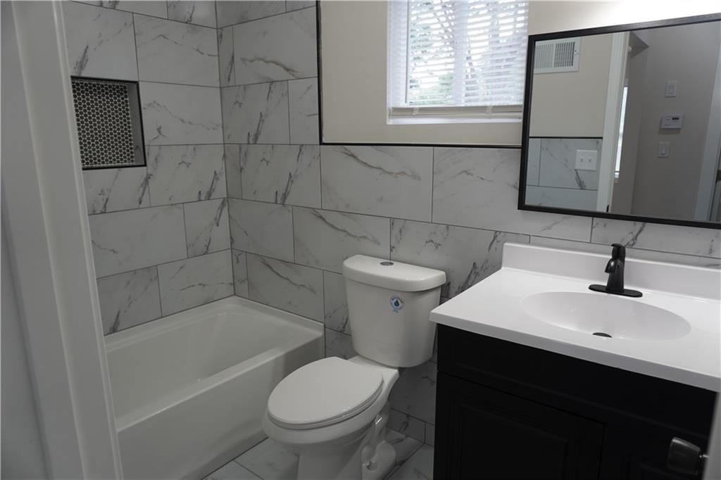 2412 Queen Ridge Drive — photo 8