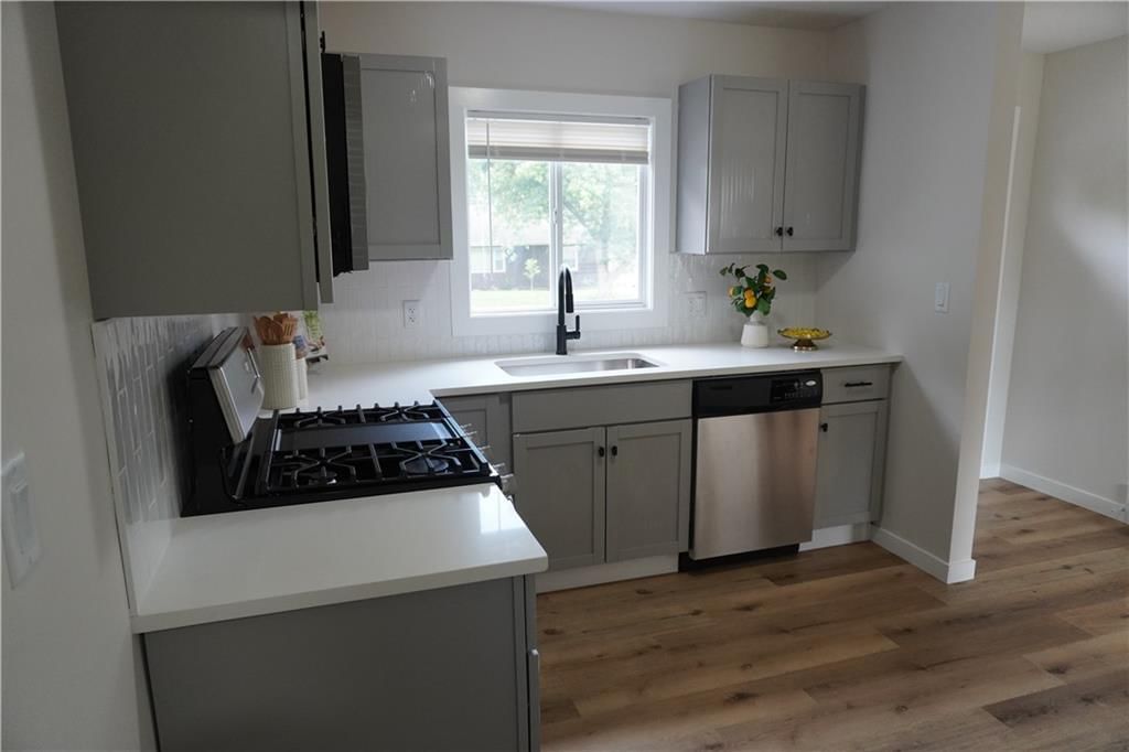 2412 Queen Ridge Drive — photo 10