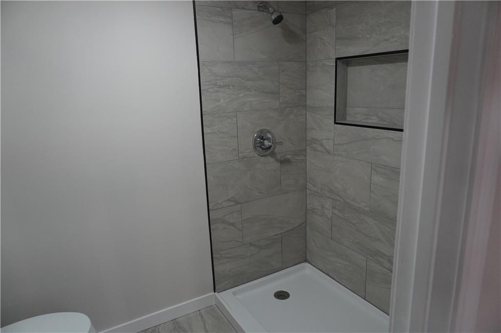 2412 Queen Ridge Drive — photo 16