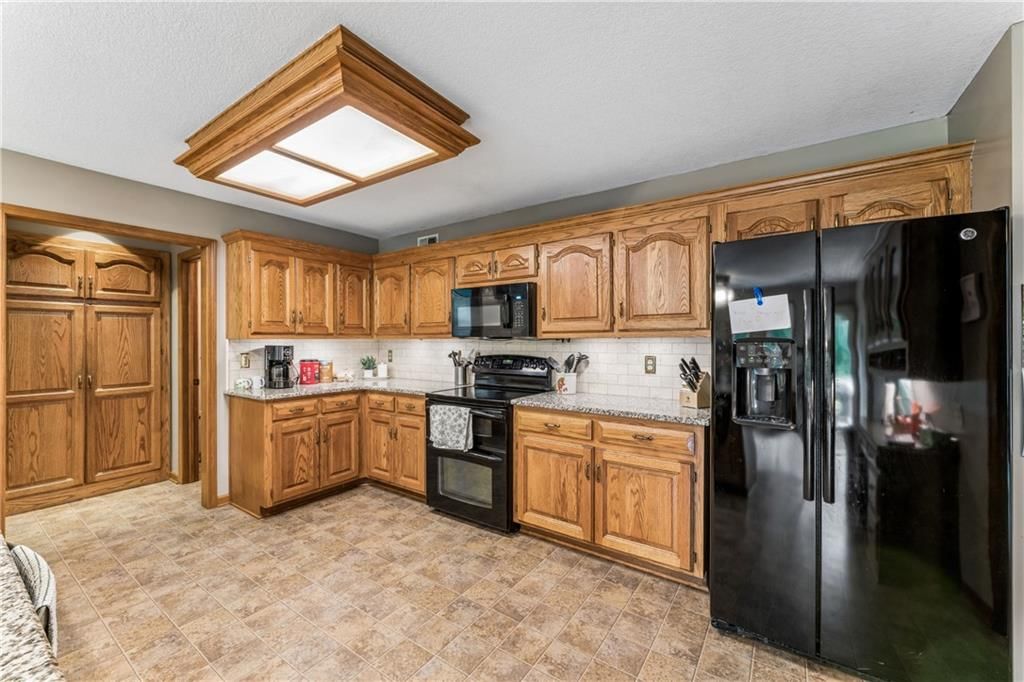 8515 Hallet Street — photo 13