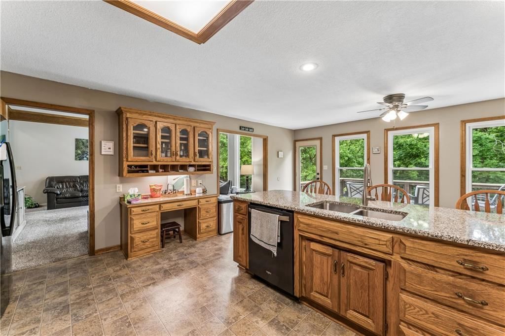 8515 Hallet Street — photo 15