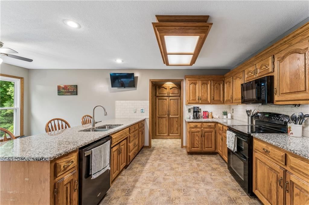 8515 Hallet Street — photo 16