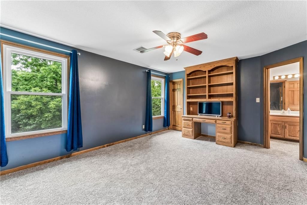 8515 Hallet Street — photo 32