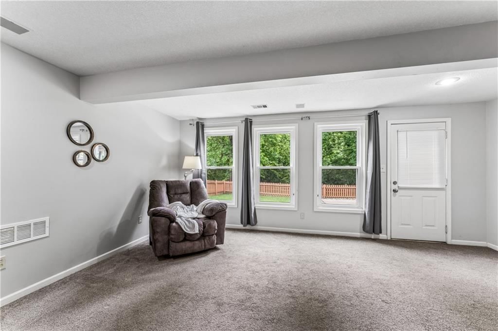 8515 Hallet Street — photo 33