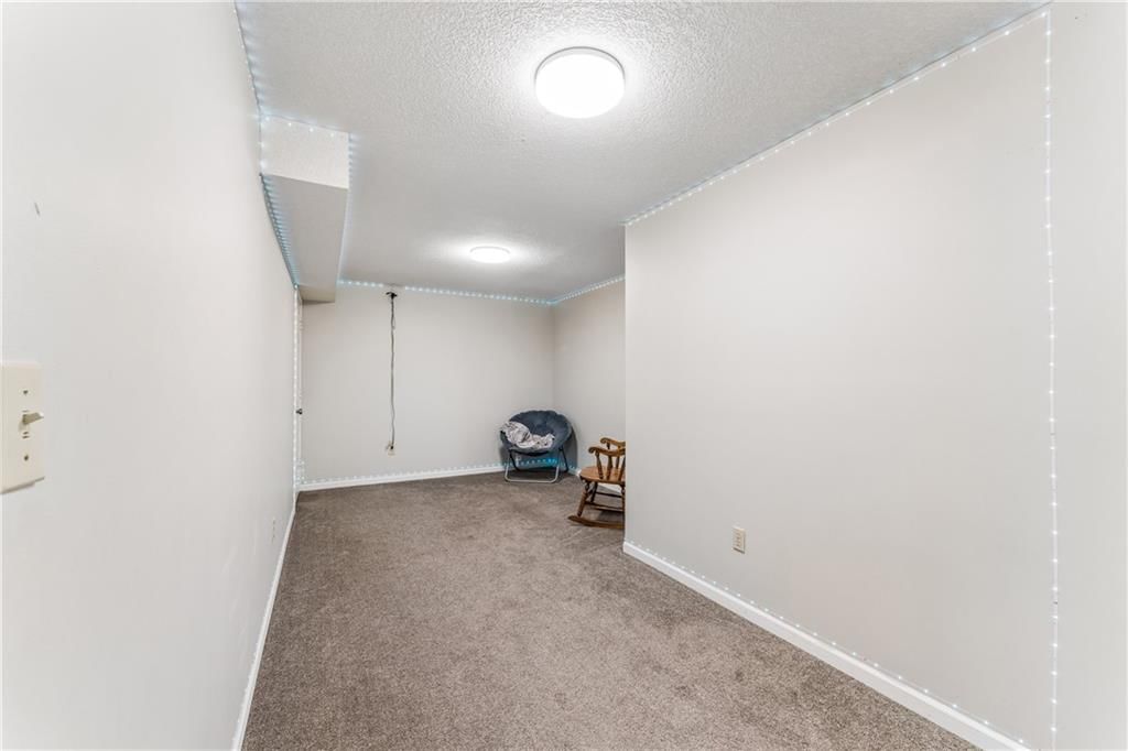 8515 Hallet Street — photo 35