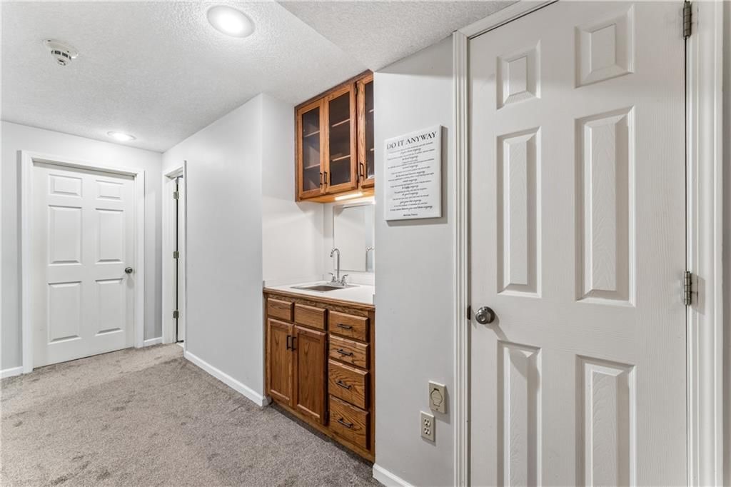 8515 Hallet Street — photo 36