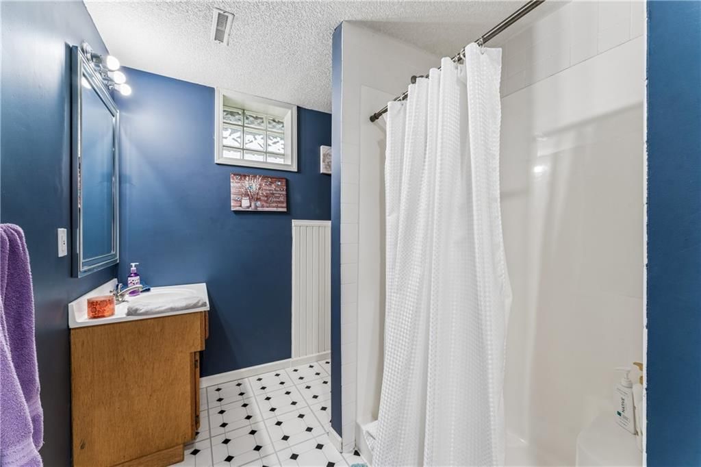 8515 Hallet Street — photo 37