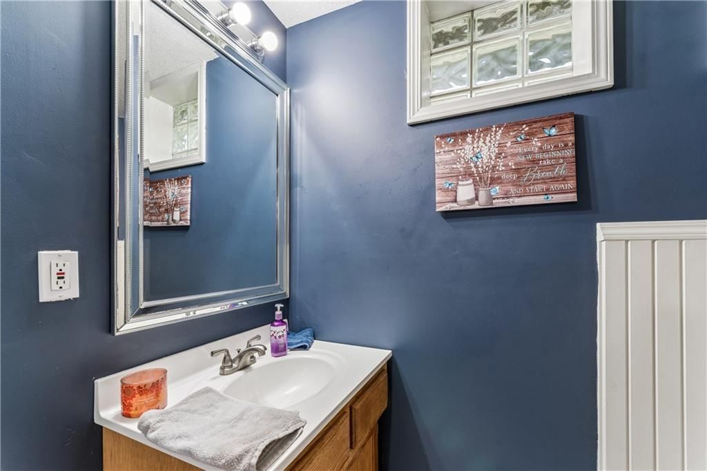 8515 Hallet Street — photo 38
