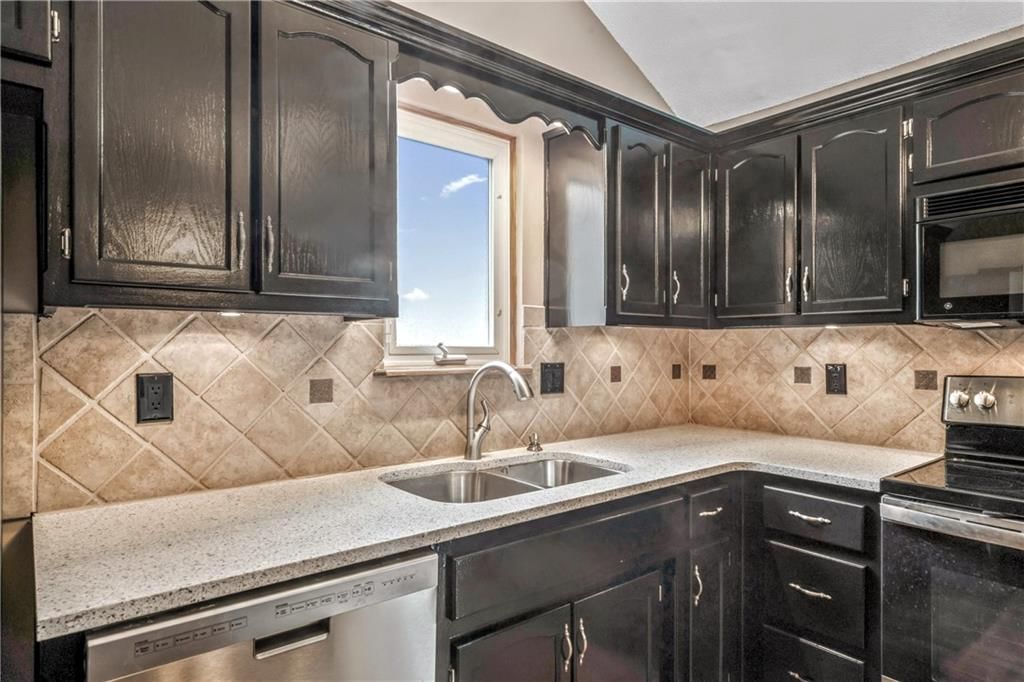 13815 S Acuff Street — photo 4