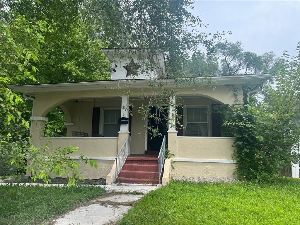 813 N Crysler Avenue — photo 1